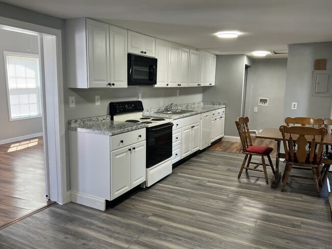 Building Photo - 1550 Old Dover Rd