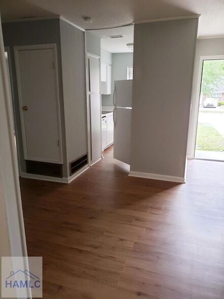 Building Photo - 991 Live Oak Dr