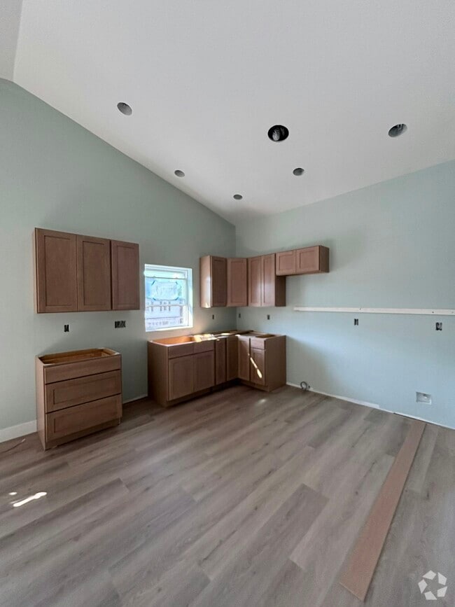 Building Photo - 1109 S Webster Ave