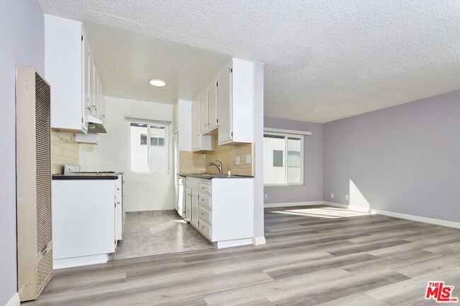 Building Photo - 3126 S Canfield Ave