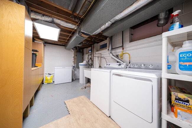 Building Photo - 7801 Noble Ave N