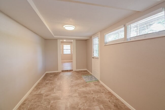 Building Photo - 3824 Evergreen Dr