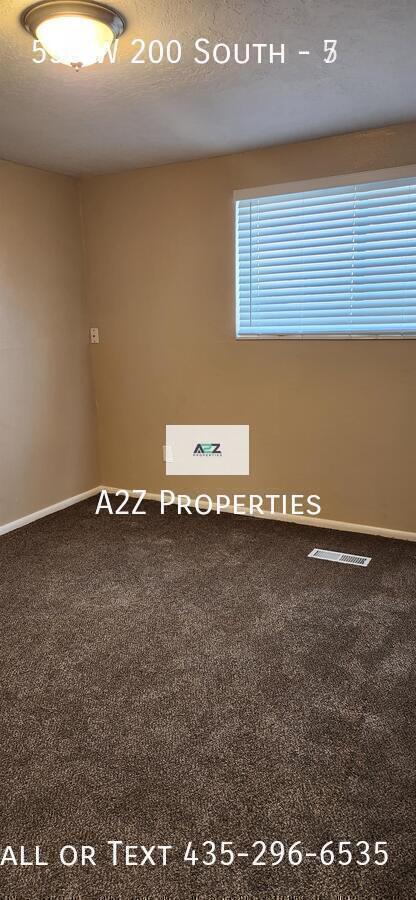 Building Photo - 550 W 200 S