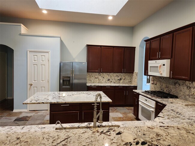 Building Photo - 23611 Desert Gold Dr