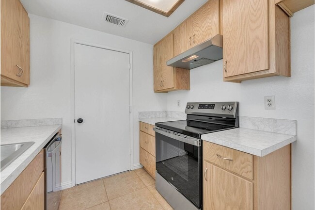 Building Photo - 15 Sunborg Ct