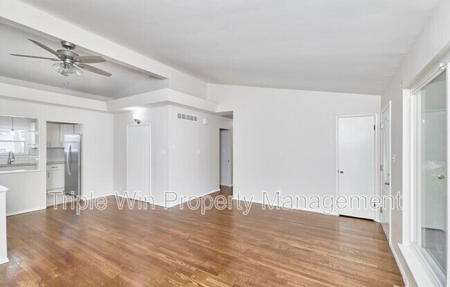 Building Photo - 803 Holiday Ave