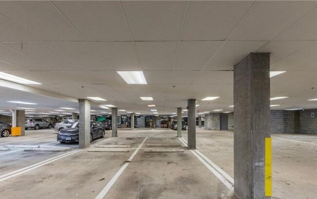 Building Photo - 801 S Greenbrier St