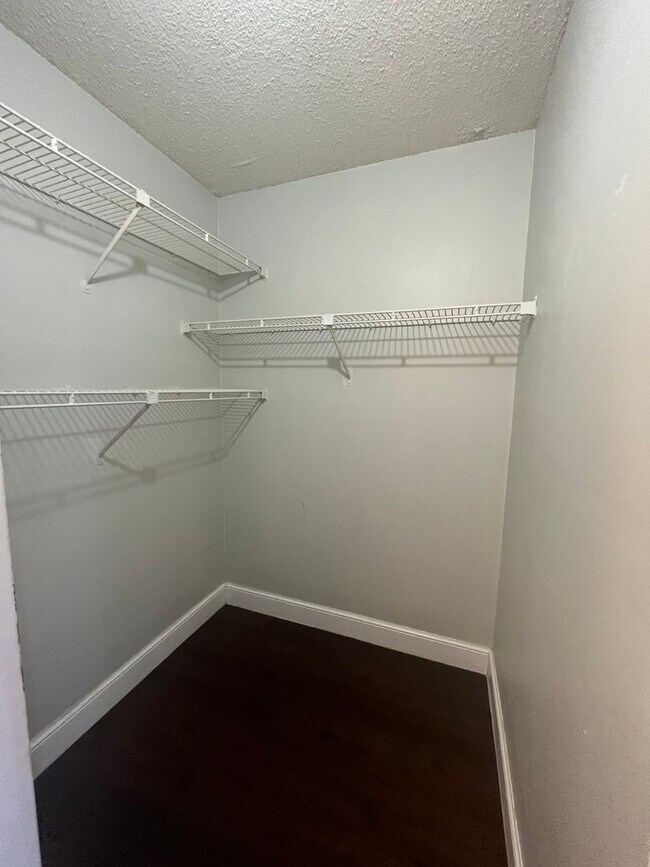 Building Photo - ONE BEDROOM ONE BATHROOM!! WATERFRONT COMMUNITY