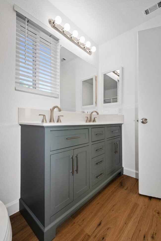 Building Photo - 3/2 Remodeled Home with Large Fenced Yard