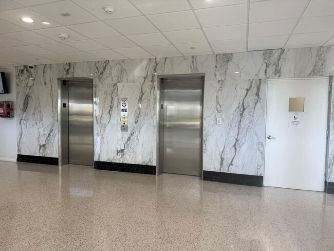 Building Photo - 405 N Ocean Blvd