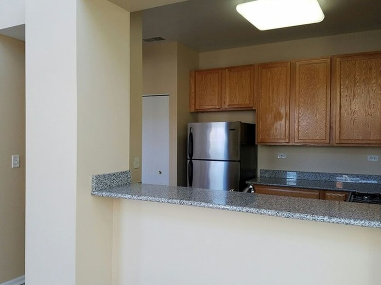 Building Photo - 2541 Hillsboro Blvd