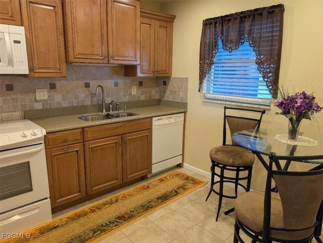 Building Photo - 4940 Vincennes St