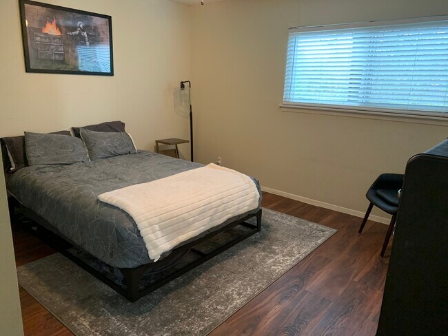 Bedroom - 1202 Newning Ave