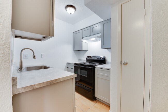 Building Photo - 2021 Spenwick Dr