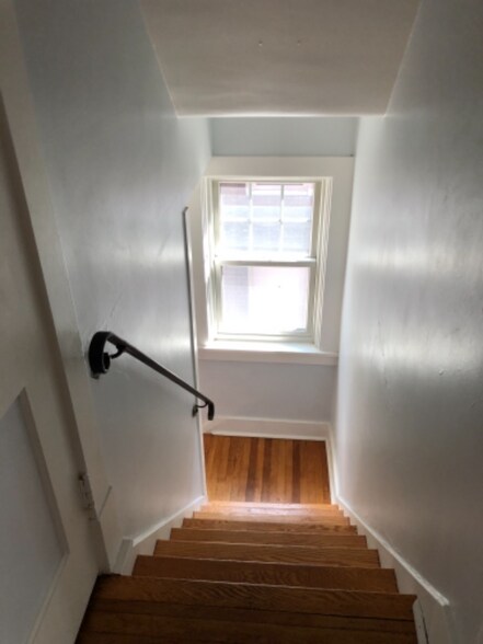 Building Photo - 3583 Beechwood Blvd