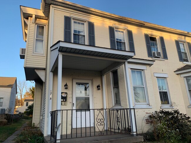 Primary Photo - 173 N Main St