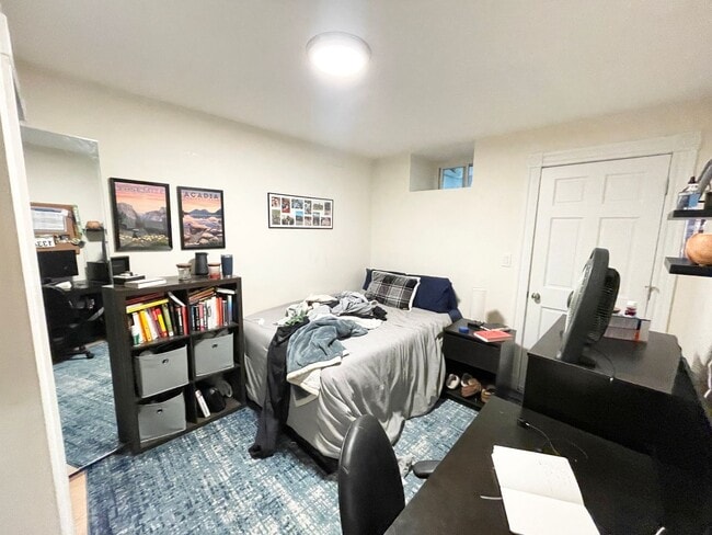 Building Photo - Beautiful 6 Bed Condo Style Apartment Available 9/1/26