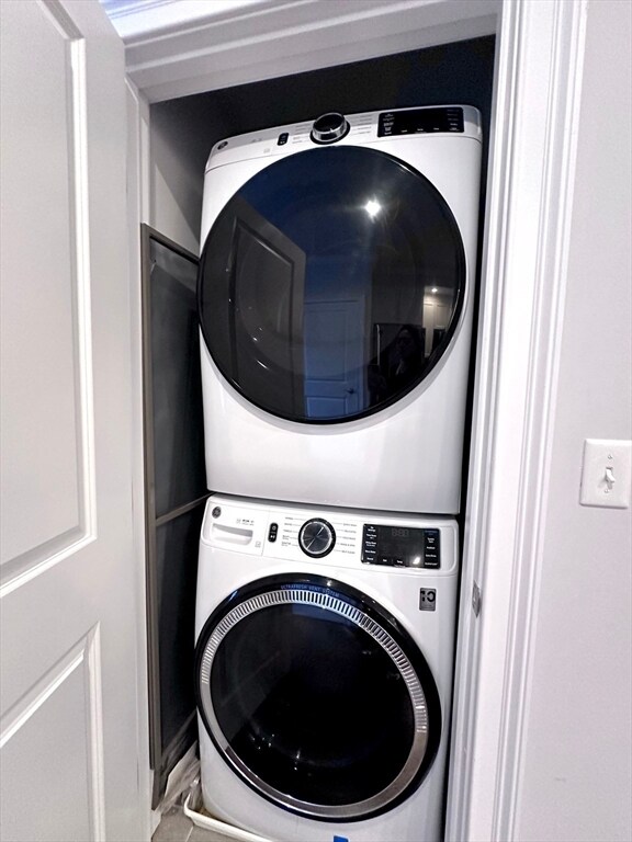 Building Photo - 371 Main St