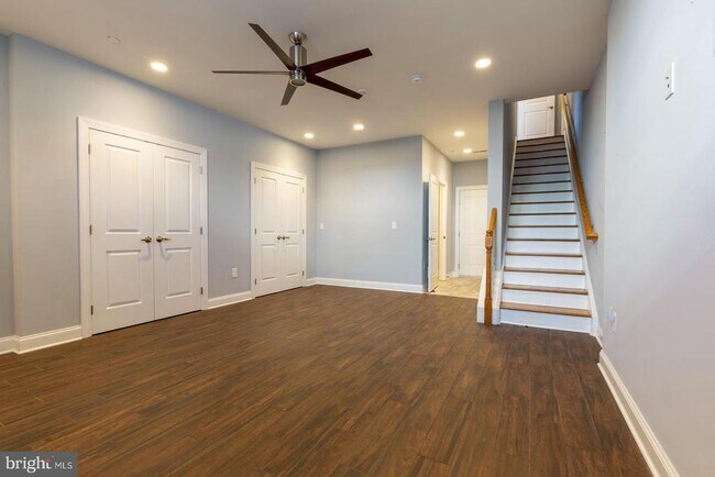 Building Photo - 153 Levering St