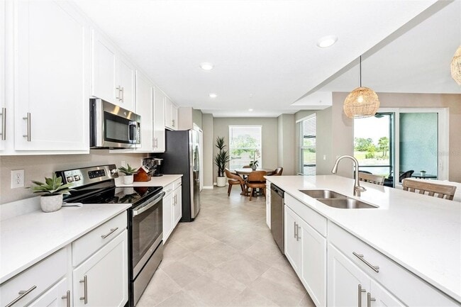 Building Photo - 12470 Wellen Golf St