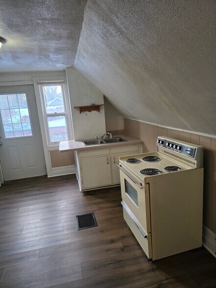 Building Photo - 603 S Memorial Dr