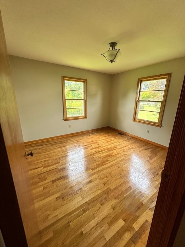 Building Photo - 523 Olney St
