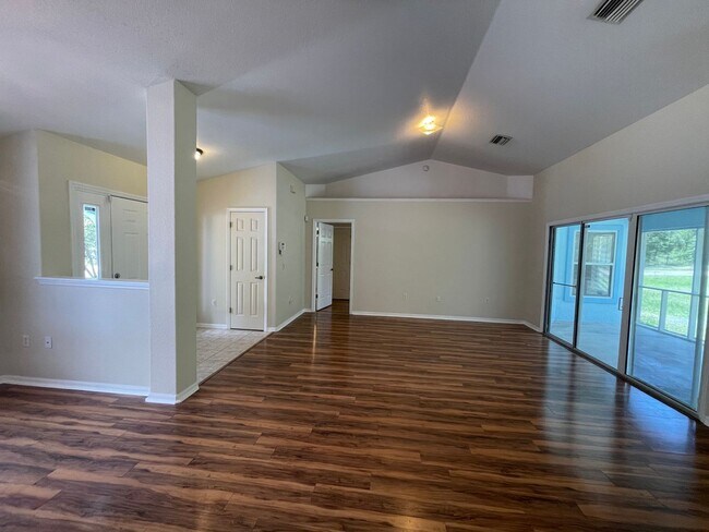 Building Photo - 3 Bedroom 2 bath 2 Car Garage situated on a large Corner Lot in SW Ocala