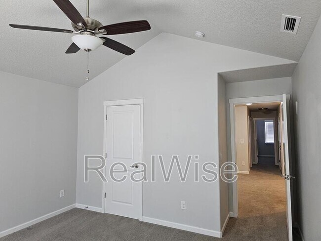 Building Photo - 5724 NE 58th Way