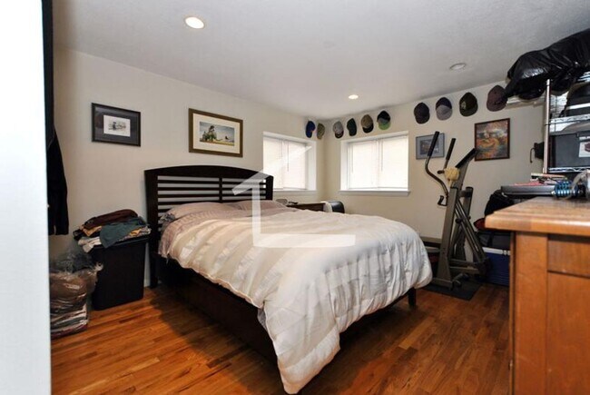 Building Photo - Cozy 1 bed 1 bath with private balcony available 7/1/26