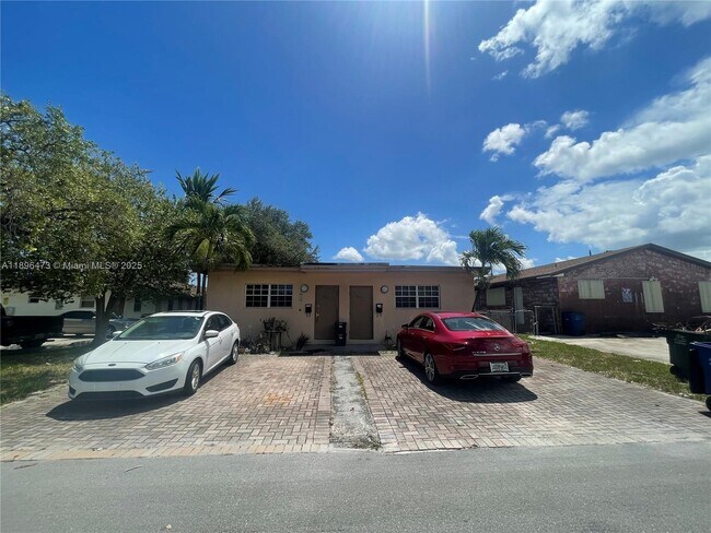 Primary Photo - 825 NW 9th St