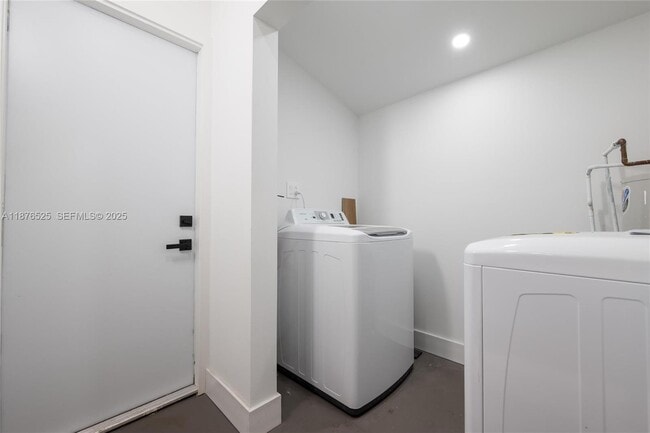 Building Photo - 1201 N 16th Ave