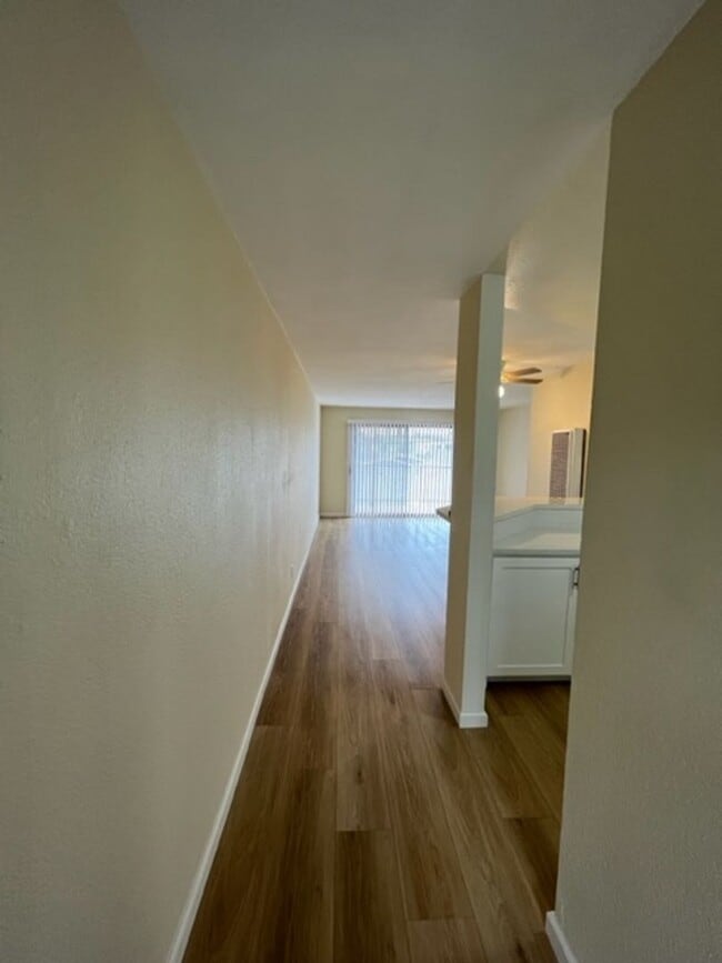 Interior Photo - 1039