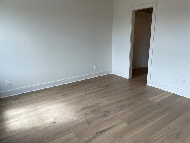Building Photo - 711 Avenue H