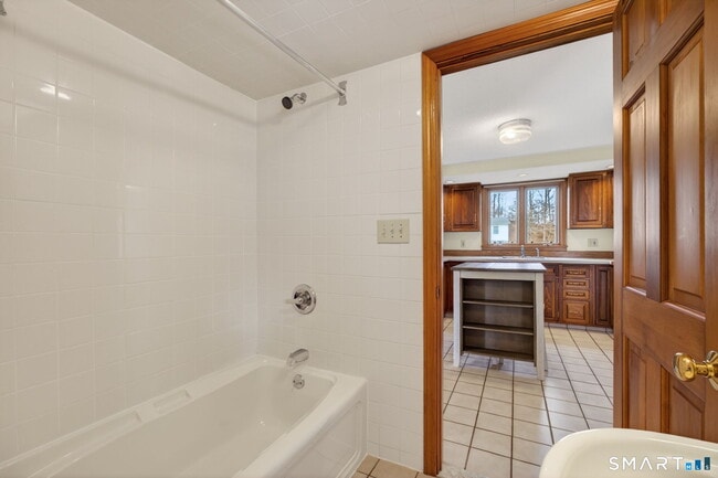 Building Photo - 329 Howd Rd