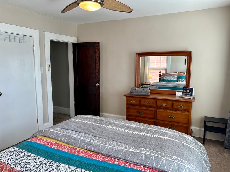 Queen bed / two dressers - 232 E 10th St