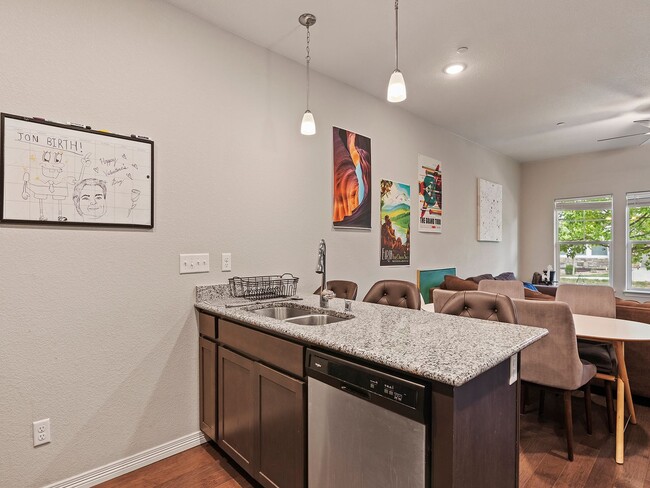 Building Photo - Beautiful 3 Bed, 3 1/2 Bath Townhome in We...