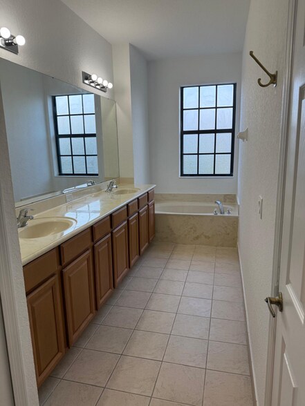 Building Photo - 1509 Portofino Meadows Blvd