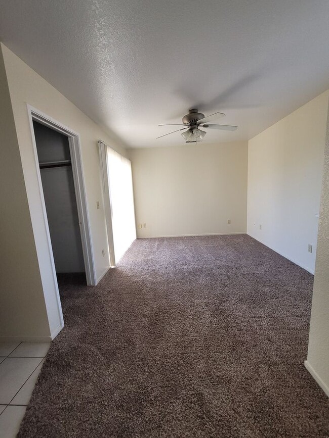 Building Photo - Available Now!! Delightful 2 bedroom, 2.5 bath condo!!