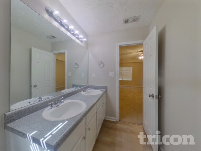 Building Photo - 40 Bramble Bush Trail