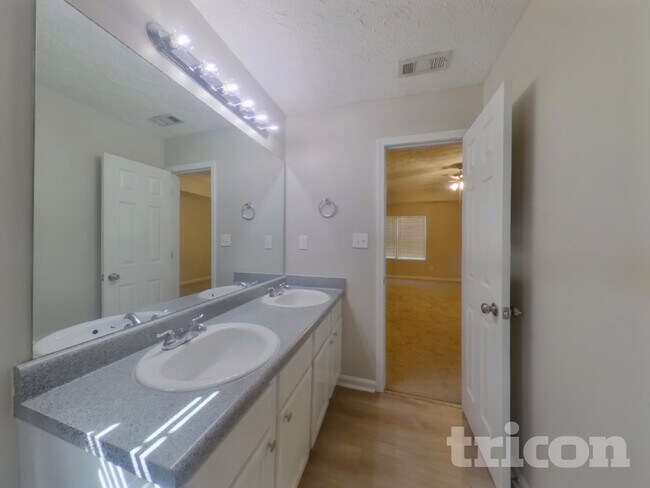 Building Photo - 40 Bramble Bush Trail