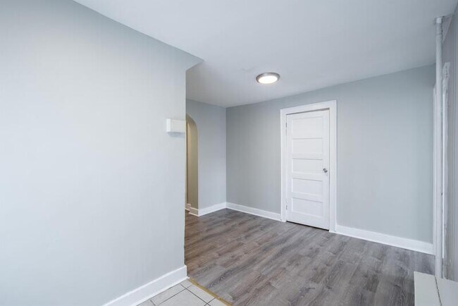 Building Photo - 1327 1st St