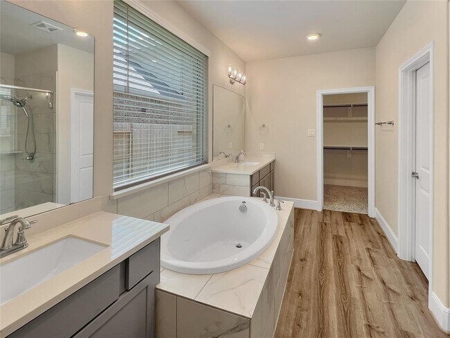 Building Photo - 21817 Enchanted Rock Dr N