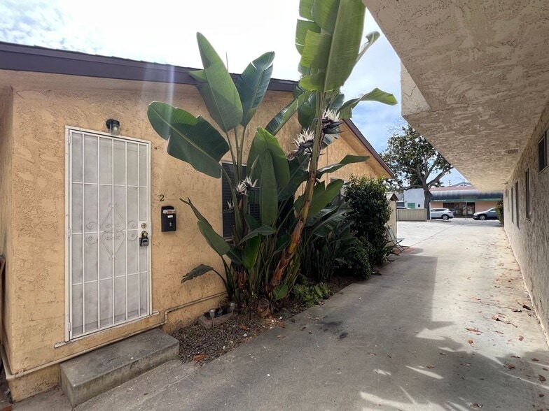 Building Photo - 720 N Guadalupe Ave