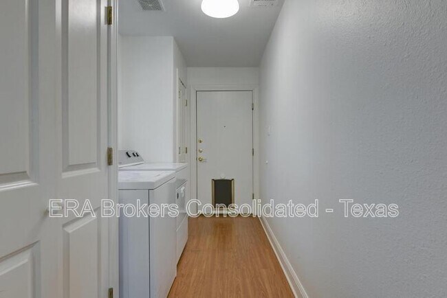 Building Photo - 994 Windmill Ranch Rd