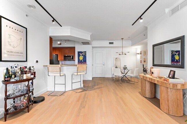 Building Photo - 350 SE 2nd St