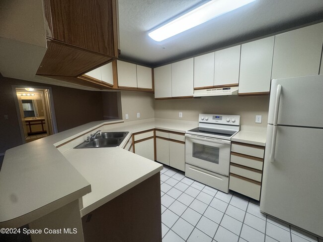 Building Photo - 7667 N Wickham Rd