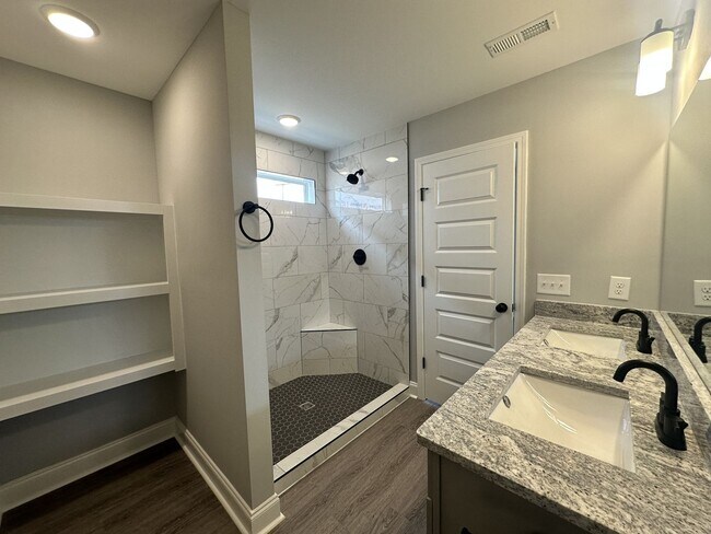 Building Photo - 1020 Addler Dr