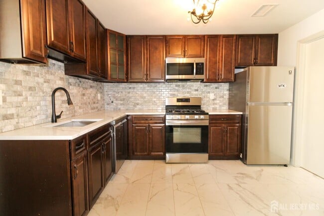 Building Photo - 455 Hawthorne Pl