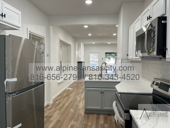 Building Photo - Updated NE Home, Garage, Section 8 OK! Fenced!