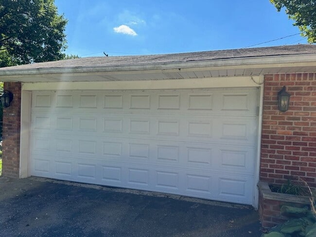 Building Photo - COMING SOON! 31807 W. Chicago, Livonia MI ...